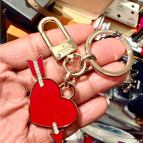 SOLD 🎒🎒Kate Spade Red and Gold Heart Bag Charm / Key Holder - Picture 9 of 10